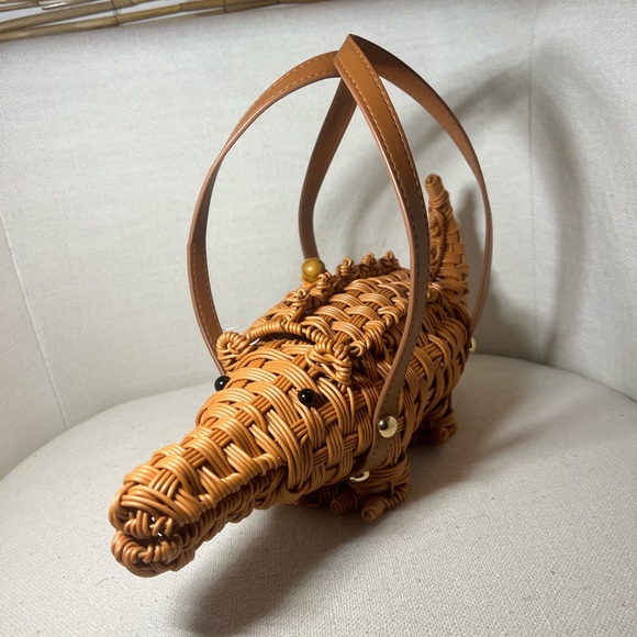 Tommy Bahama Tan Woven crocodile Handbag. Don’t worry it won’t bite 🐊 - Picture 5 of 10